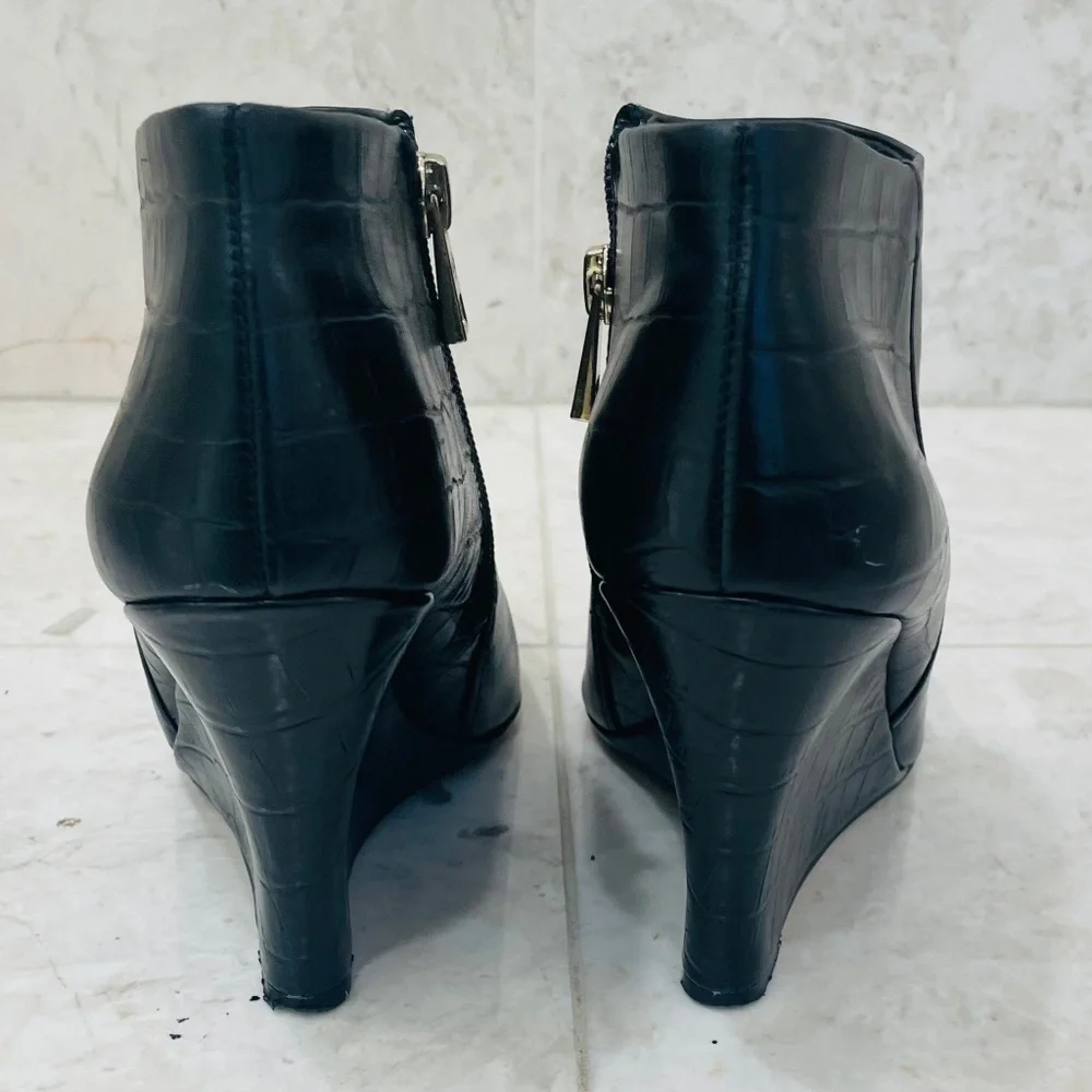 ANN TAYLOR {7.5} Black Leather Wedge Bootie Shoes Embossed "Lottie" - Picture 4 of 9